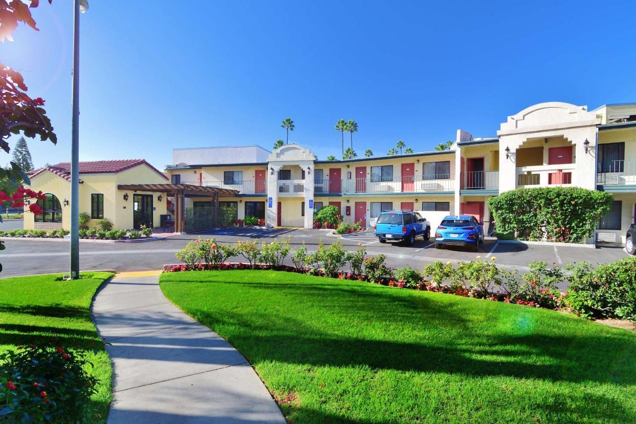 Lamplighter Inn & Suites At Sdsu Сан Диего Екстериор снимка
